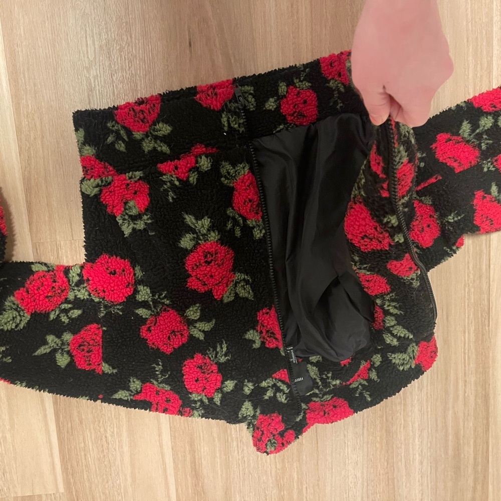 Chanel Black and Red Rose Knit Jacket - Picture 5 of 5